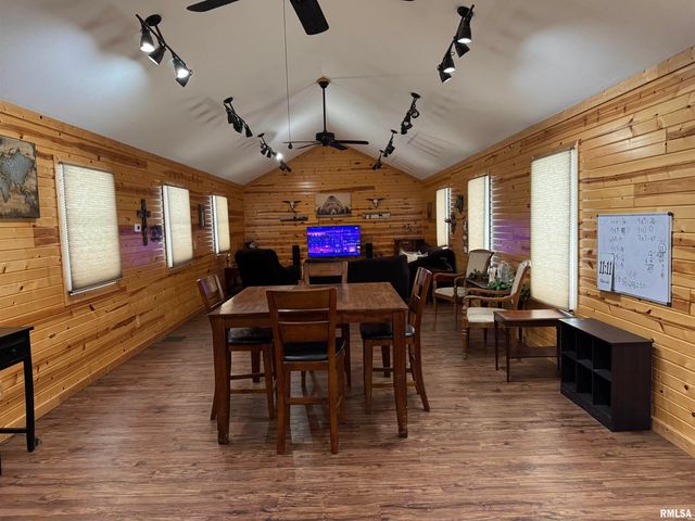 12726 E County Road 300 N Road, Chandlerville, IL 62627