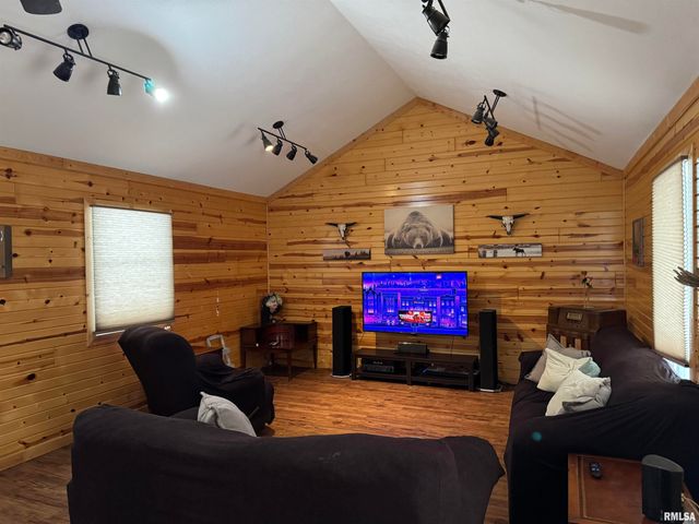 12726 E County Road 300 N Road, Chandlerville, IL 62627