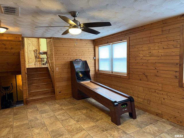 12726 E County Road 300 N Road, Chandlerville, IL 62627