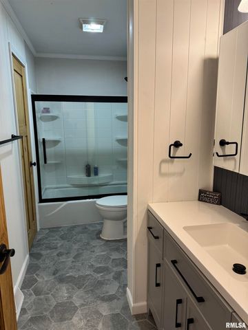 12726 E County Road 300 N Road, Chandlerville, IL 62627