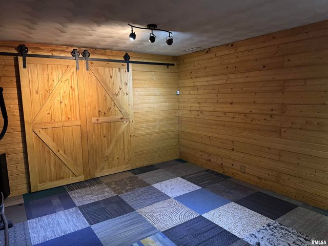 12726 E County Road 300 N Road, Chandlerville, IL 62627