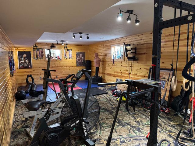 12726 E County Road 300 N Road, Chandlerville, IL 62627