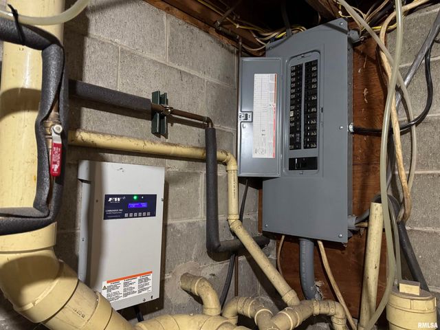 12726 E County Road 300 N Road, Chandlerville, IL 62627