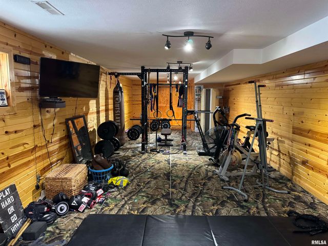 12726 E County Road 300 N Road, Chandlerville, IL 62627