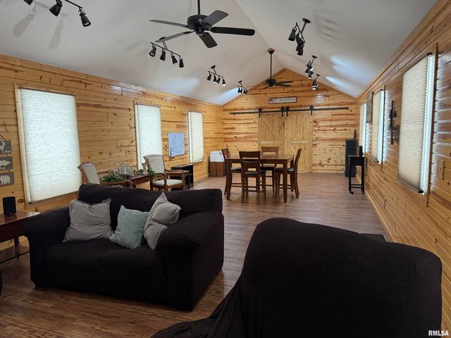 12726 E County Road 300 N Road, Chandlerville, IL 62627