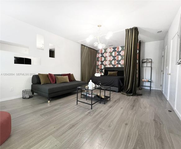 513 SW 18th Ct 2, Fort Lauderdale, FL 33315