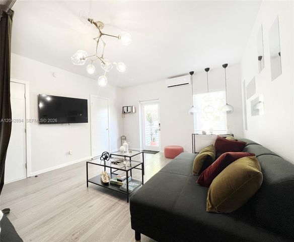 513 SW 18th Ct 2, Fort Lauderdale, FL 33315