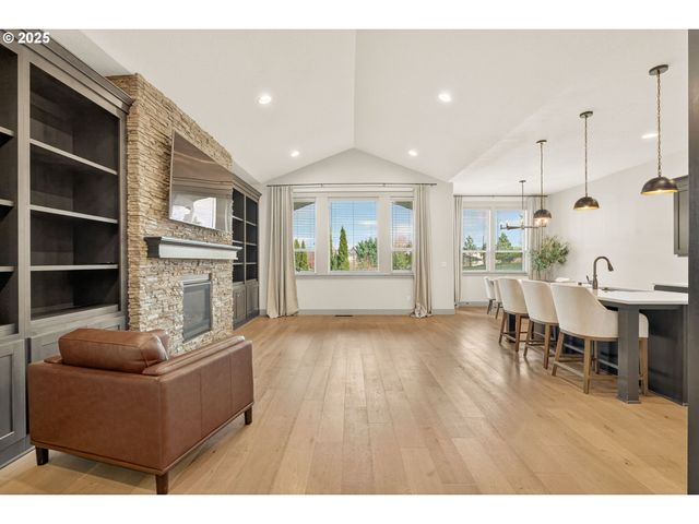 101 W 15TH Cir, La Center, WA 98629