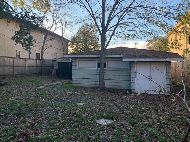 106 Mctighe Drive, Bellaire, TX 77401