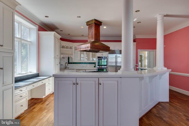 7827 SOUTHDOWN RD, Alexandria, VA 22308