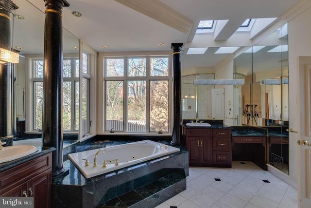 7827 SOUTHDOWN RD, Alexandria, VA 22308