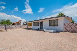 220 E Blacklidge Drive, Tucson, AZ 85705
