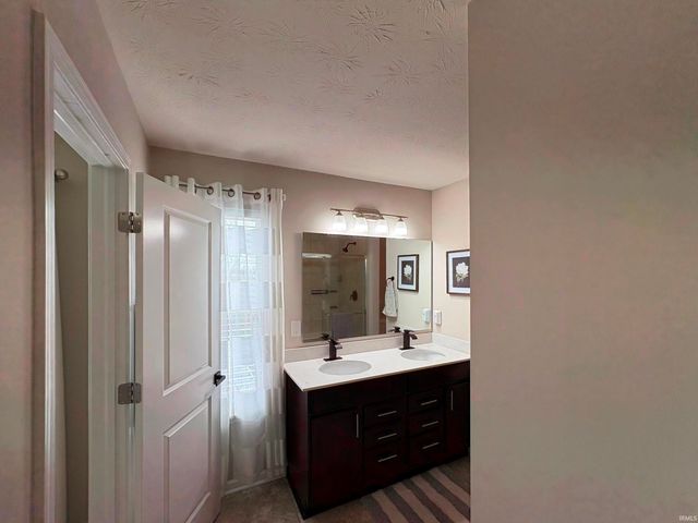 5564 Golden Gate Way, Kokomo, IN 46902