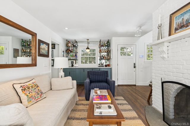 9 Wallace Lane, Brookhaven, NY 11719