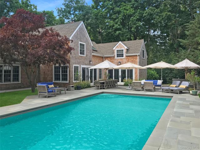 9 Wallace Lane, Brookhaven, NY 11719