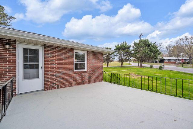 208 Hilltop Drive, Rossville, GA 30741