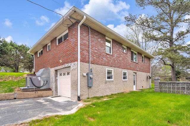 208 Hilltop Drive, Rossville, GA 30741