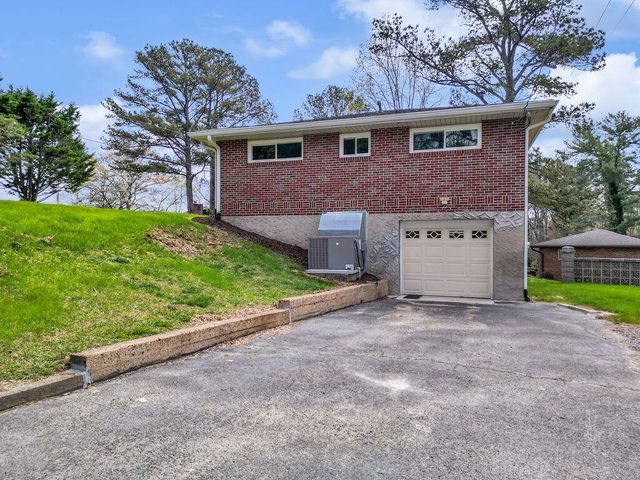 208 Hilltop Drive, Rossville, GA 30741