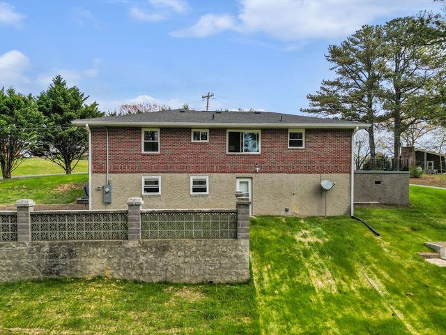 208 Hilltop Drive, Rossville, GA 30741