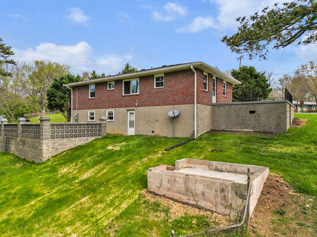 208 Hilltop Drive, Rossville, GA 30741