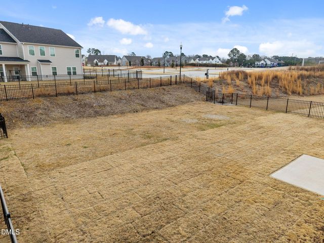 456 Hallingsfield Way, Zebulon, NC 27597