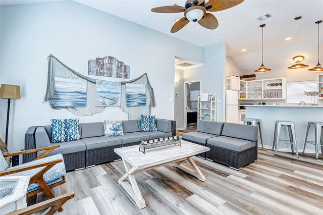 877 Palmetto Drive, Crystal Beach, TX 77650