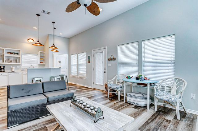877 Palmetto Drive, Crystal Beach, TX 77650