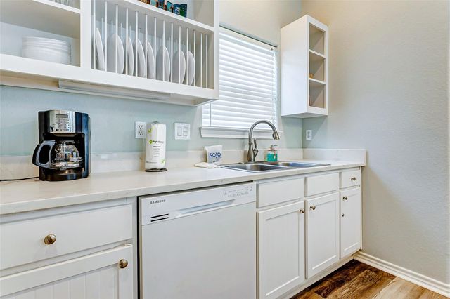 877 Palmetto Drive, Crystal Beach, TX 77650