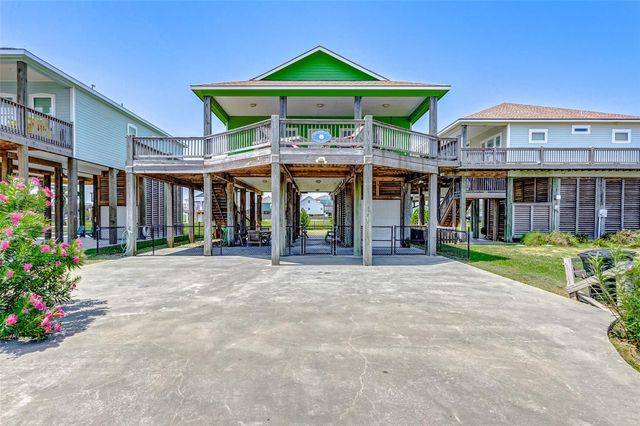 877 Palmetto Drive, Crystal Beach, TX 77650