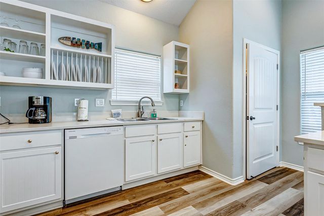 877 Palmetto Drive, Crystal Beach, TX 77650