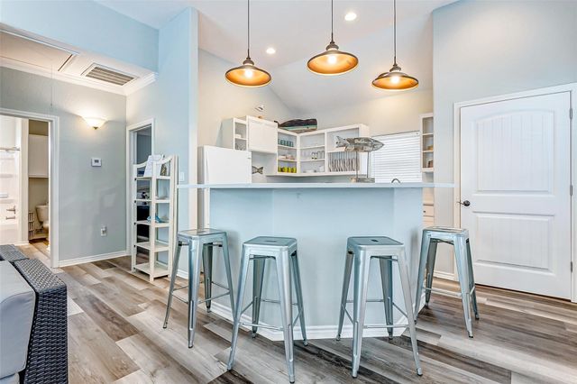 877 Palmetto Drive, Crystal Beach, TX 77650