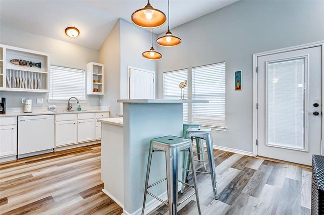 877 Palmetto Drive, Crystal Beach, TX 77650