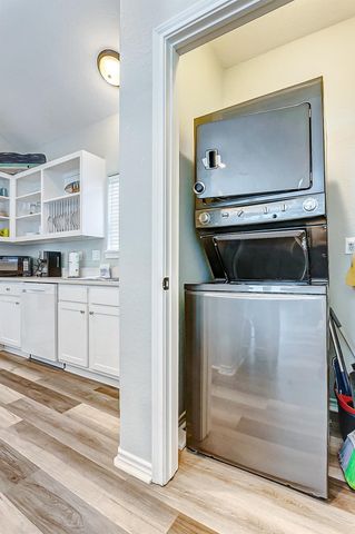 877 Palmetto Drive, Crystal Beach, TX 77650