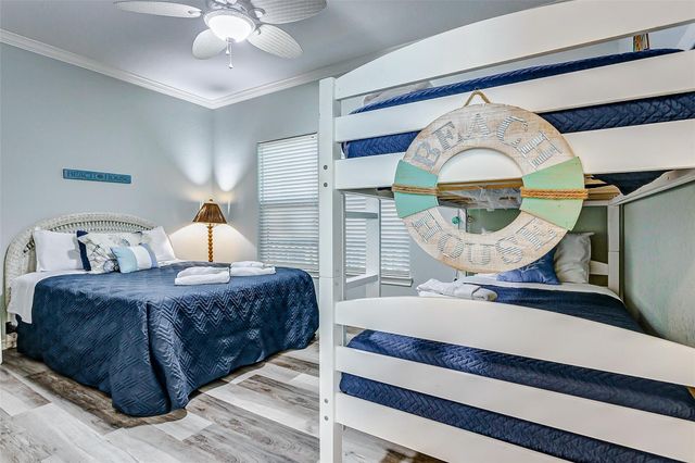 877 Palmetto Drive, Crystal Beach, TX 77650