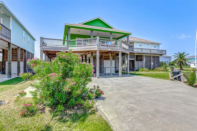 877 Palmetto Drive, Crystal Beach, TX 77650