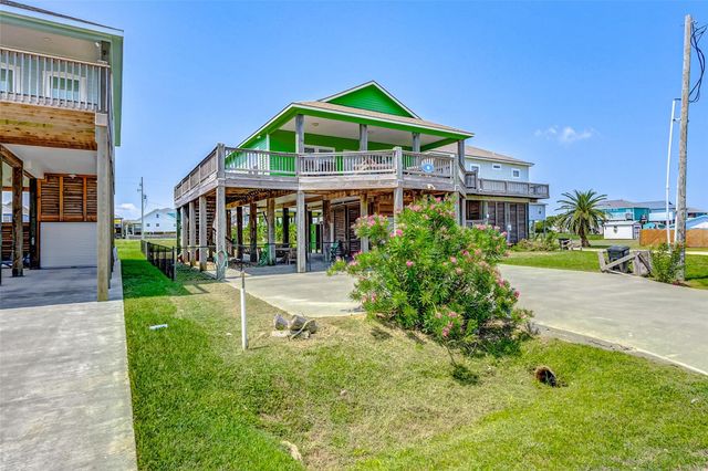 877 Palmetto Drive, Crystal Beach, TX 77650