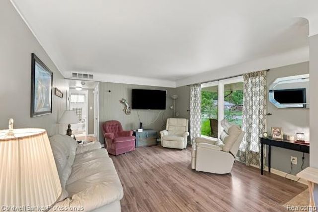 25261 Kildare Street, Southfield, MI 48033