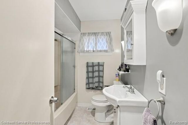 25261 Kildare Street, Southfield, MI 48033