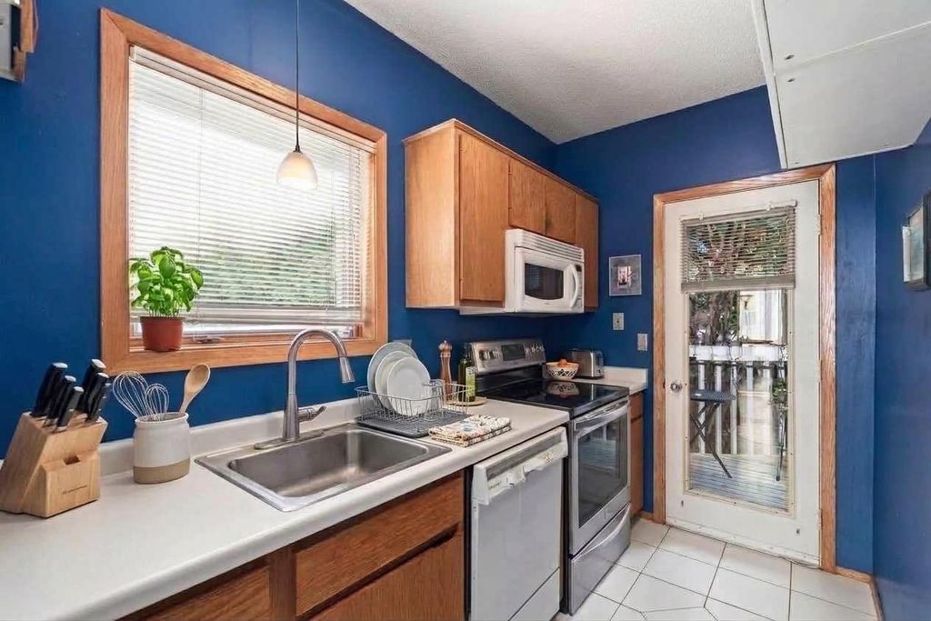 3059 Lake Shore Drive A, Minneapolis, MN 55416 — exterior