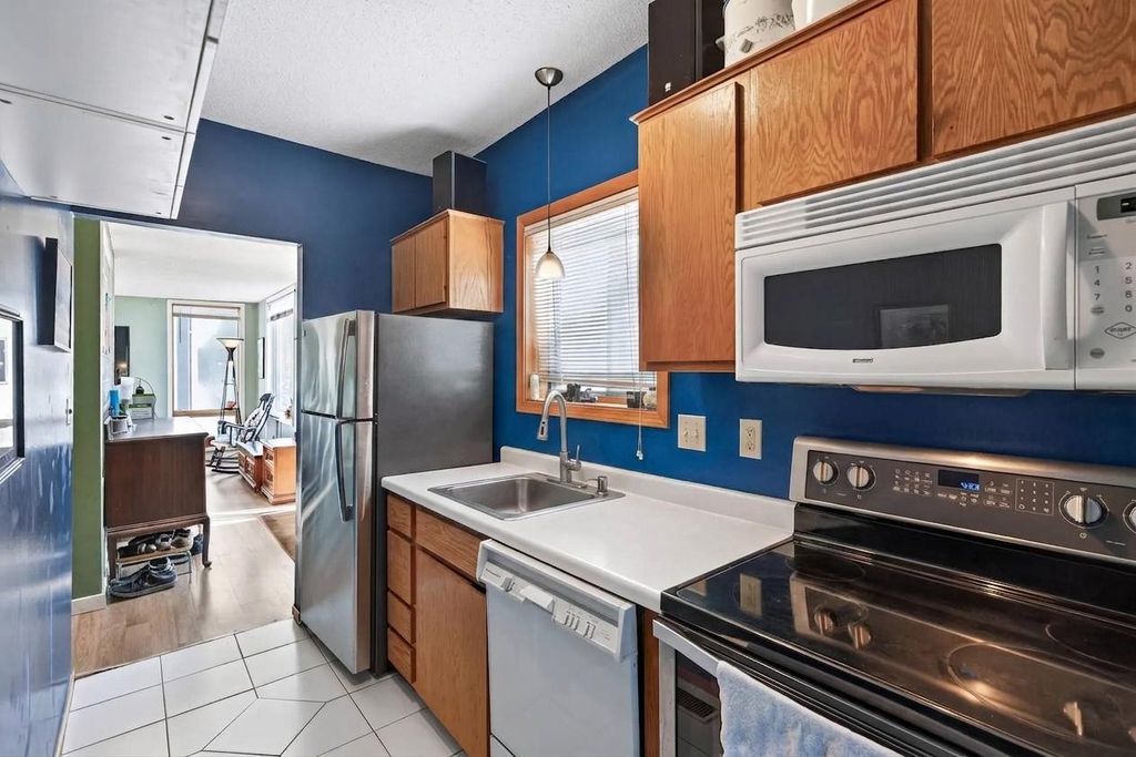 3059 Lake Shore Drive A, Minneapolis, MN 55416 — photo 2