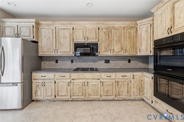 11807 Hogans Aly, Chester, VA 23836