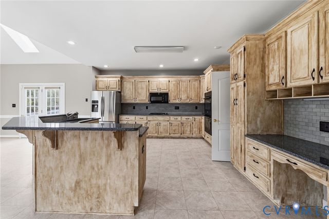 11807 Hogans Aly, Chester, VA 23836