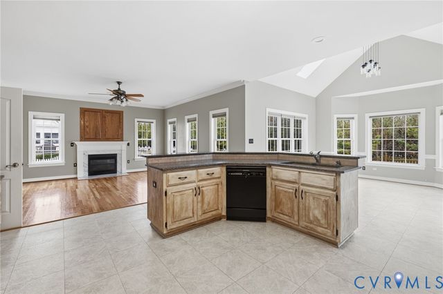 11807 Hogans Aly, Chester, VA 23836