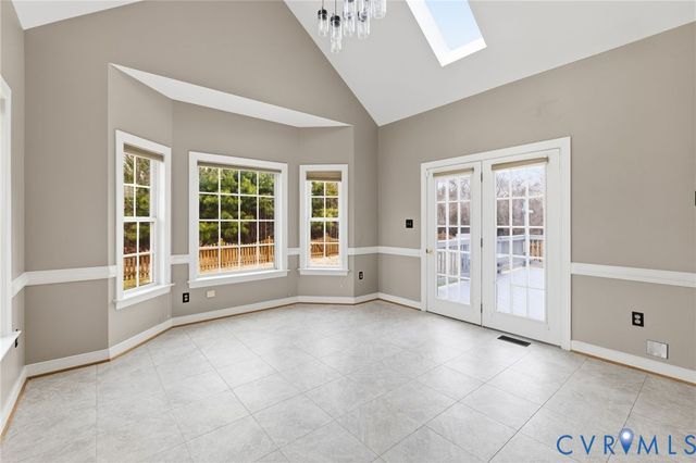 11807 Hogans Aly, Chester, VA 23836