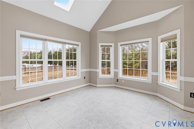 11807 Hogans Aly, Chester, VA 23836