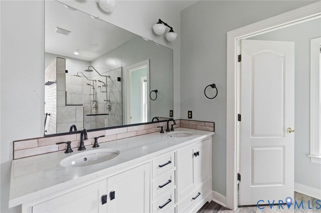 11807 Hogans Aly, Chester, VA 23836