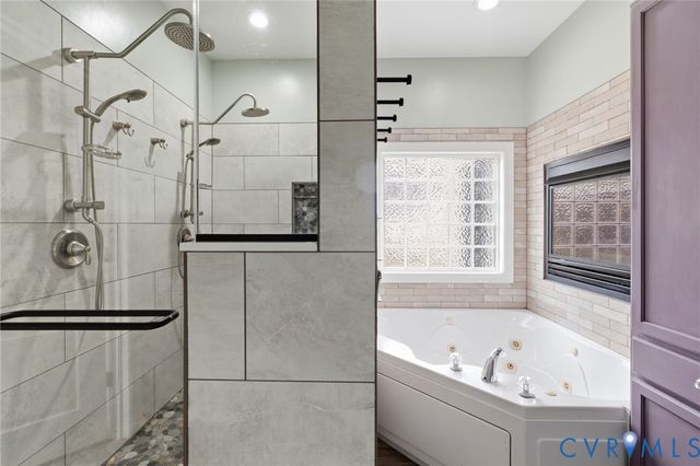 11807 Hogans Aly, Chester, VA 23836