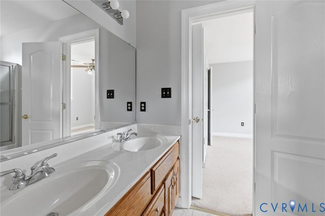 11807 Hogans Aly, Chester, VA 23836