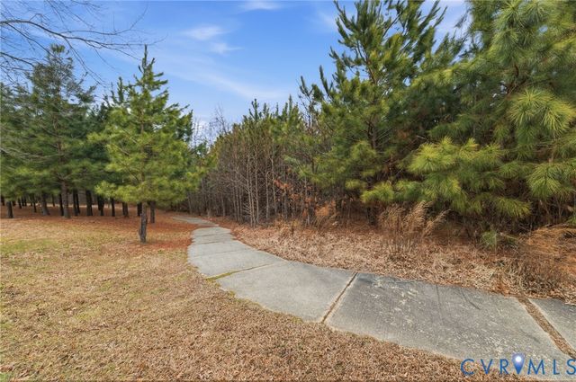 11807 Hogans Aly, Chester, VA 23836