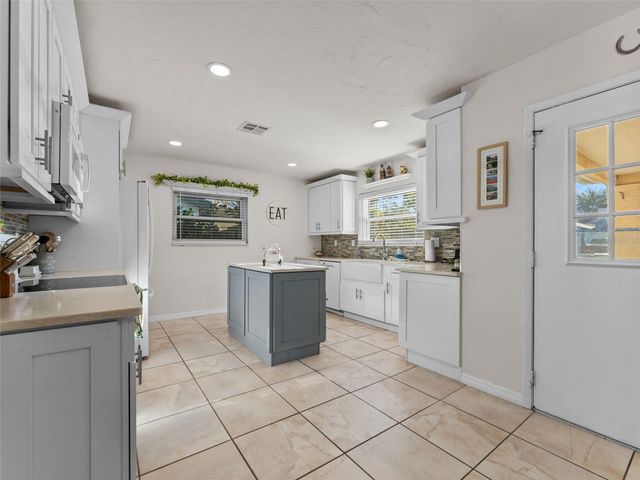 1768 W GROVELEAF AVENUE, Palm Harbor, FL 34683